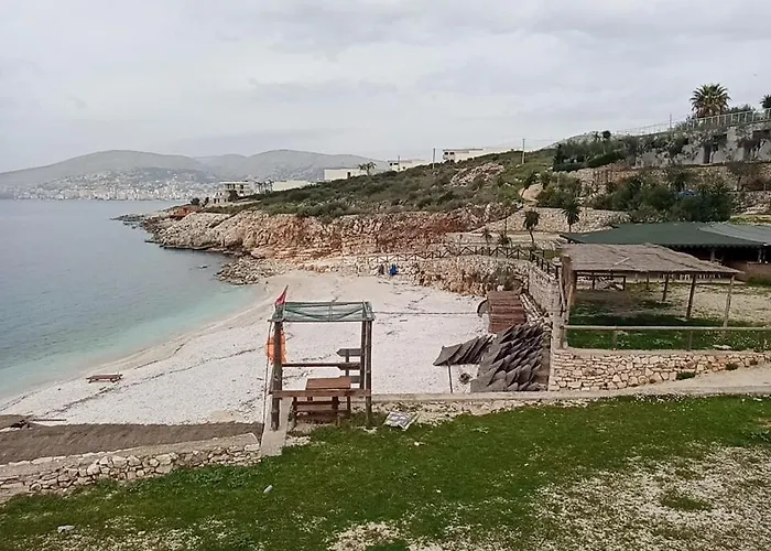 Polonia 아파트호텔 Sarandë